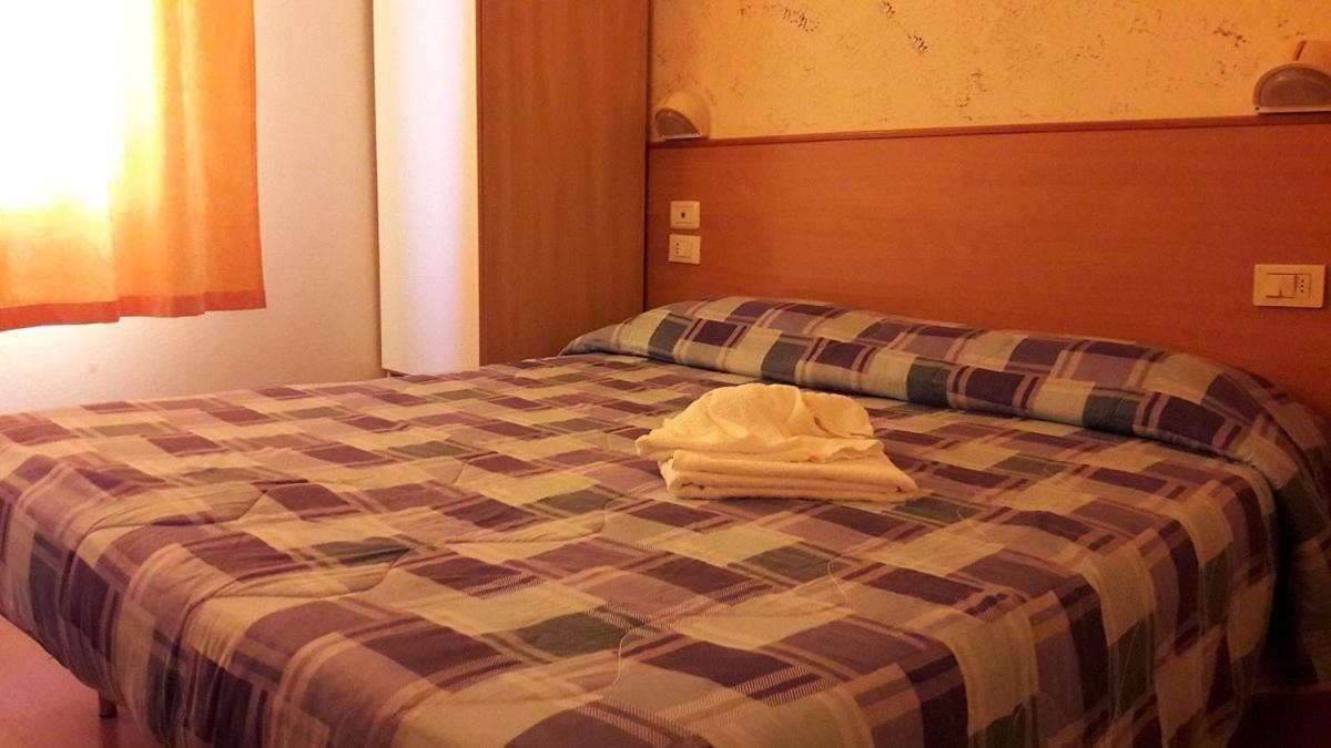 Hotel New Happy Rimini Luaran gambar