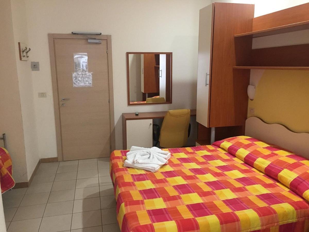 Hotel New Happy Rimini Luaran gambar